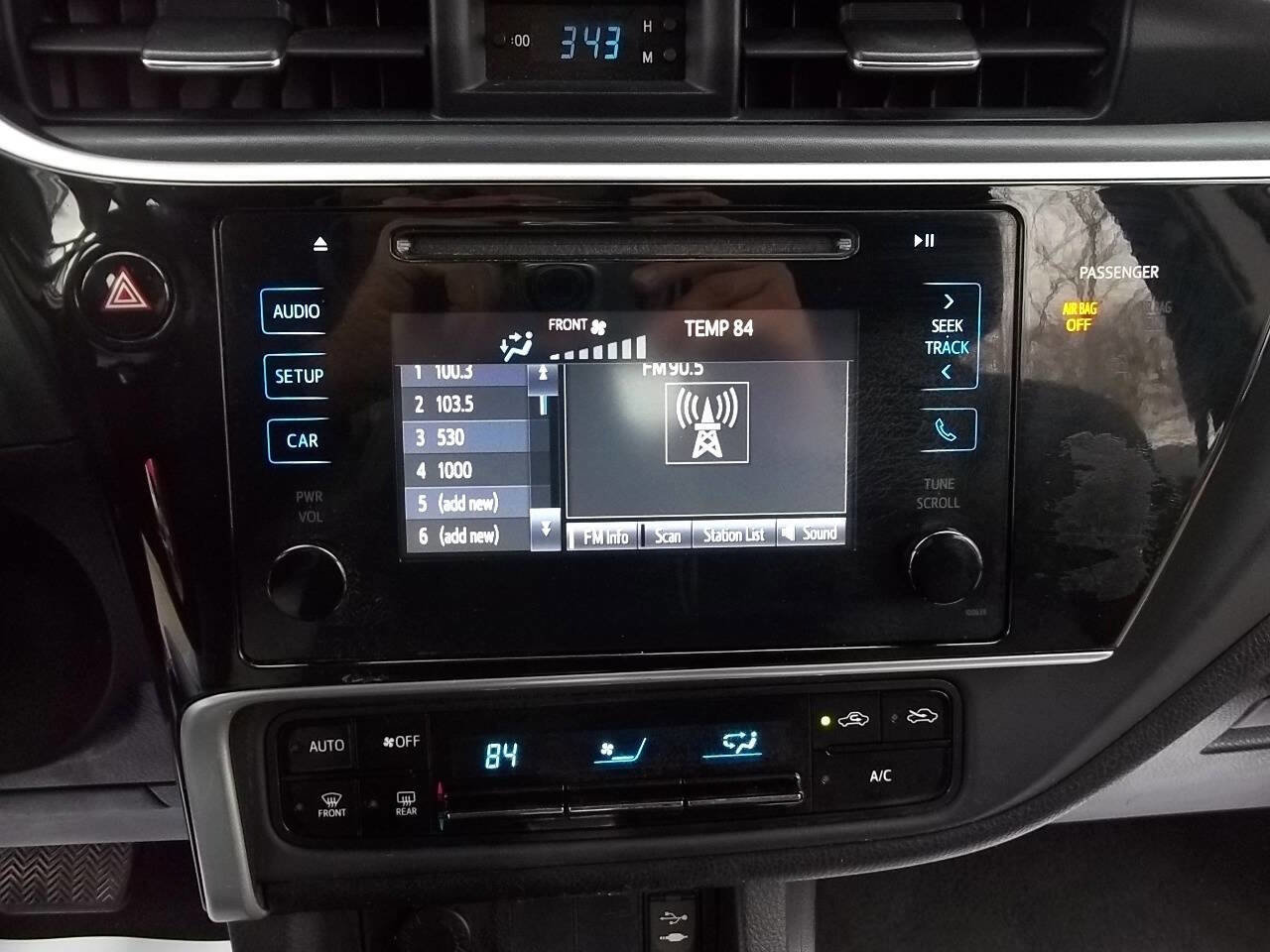 Used 2017 Toyota Corolla LE image 17