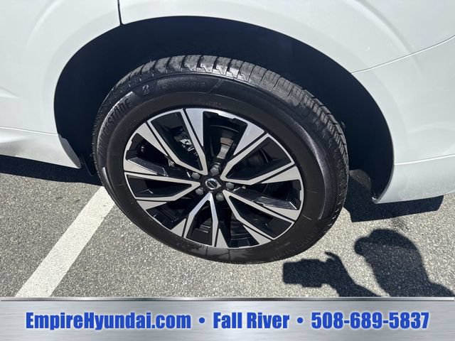 Used 2023 Volvo XC60 B5 Plus AWD/4WD image 14
