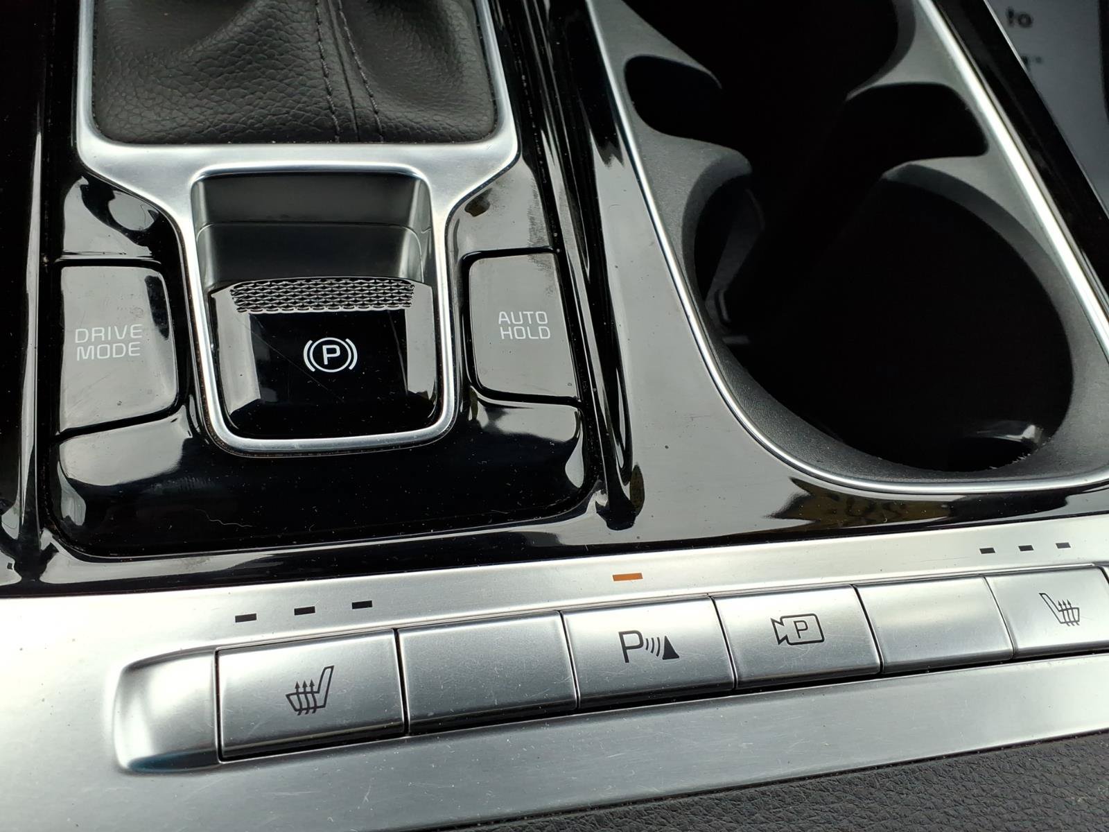 Used 2023 Kia Carnival EX FWD image 25