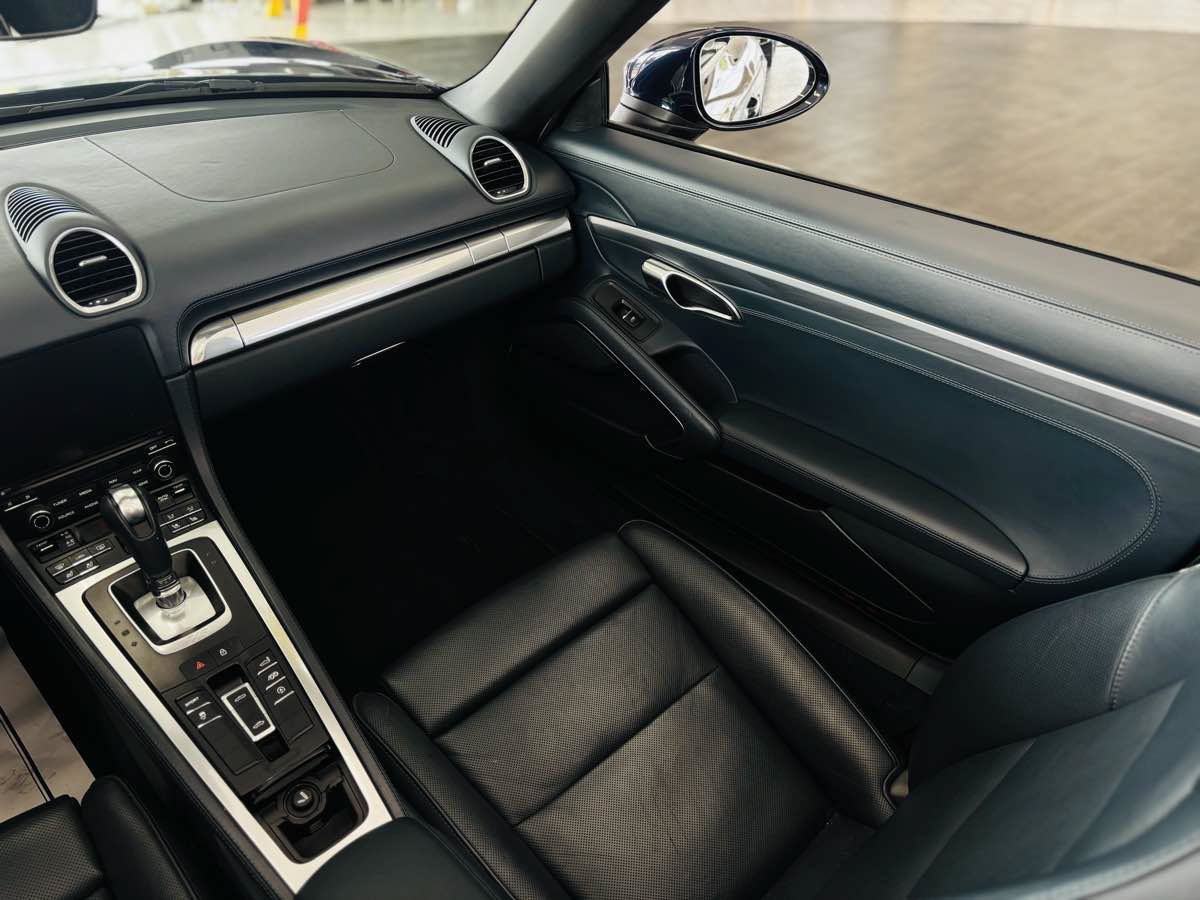 Used 2019 Porsche 718 Boxster RWD image 39