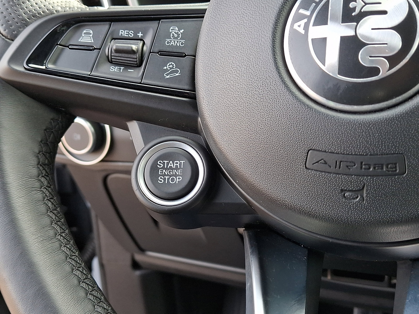 Used 2024 Alfa Romeo Stelvio Ti image 28