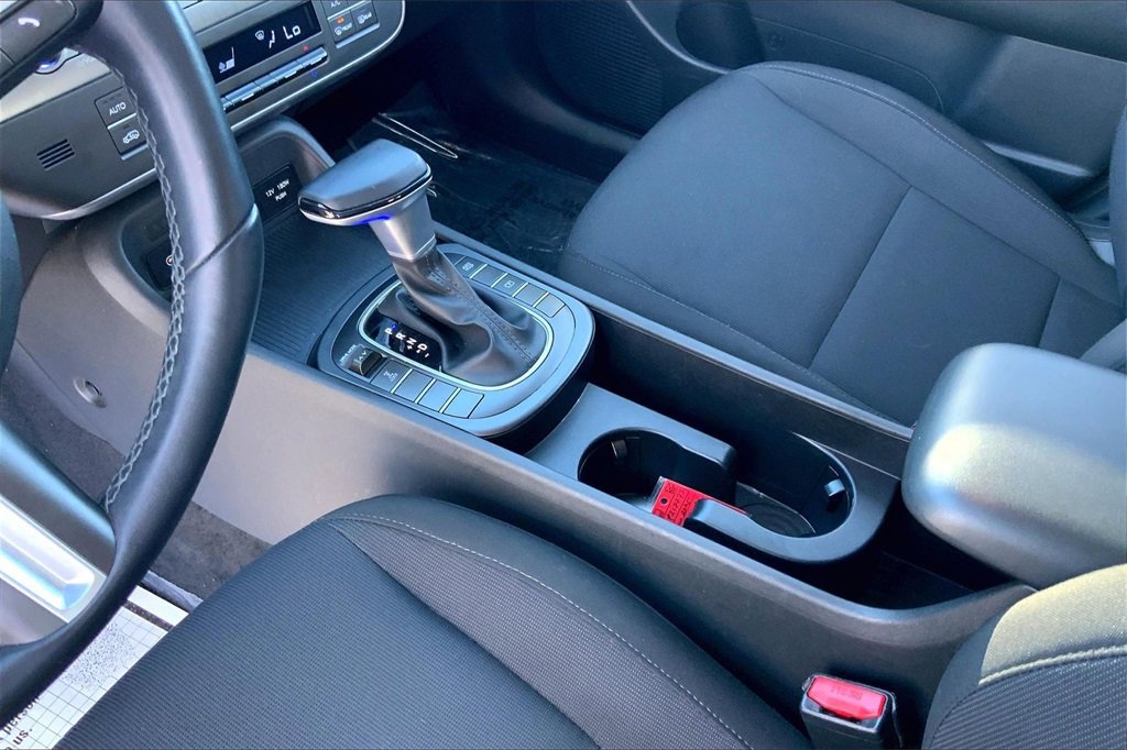 Used 2025 Hyundai Kona SEL image 18