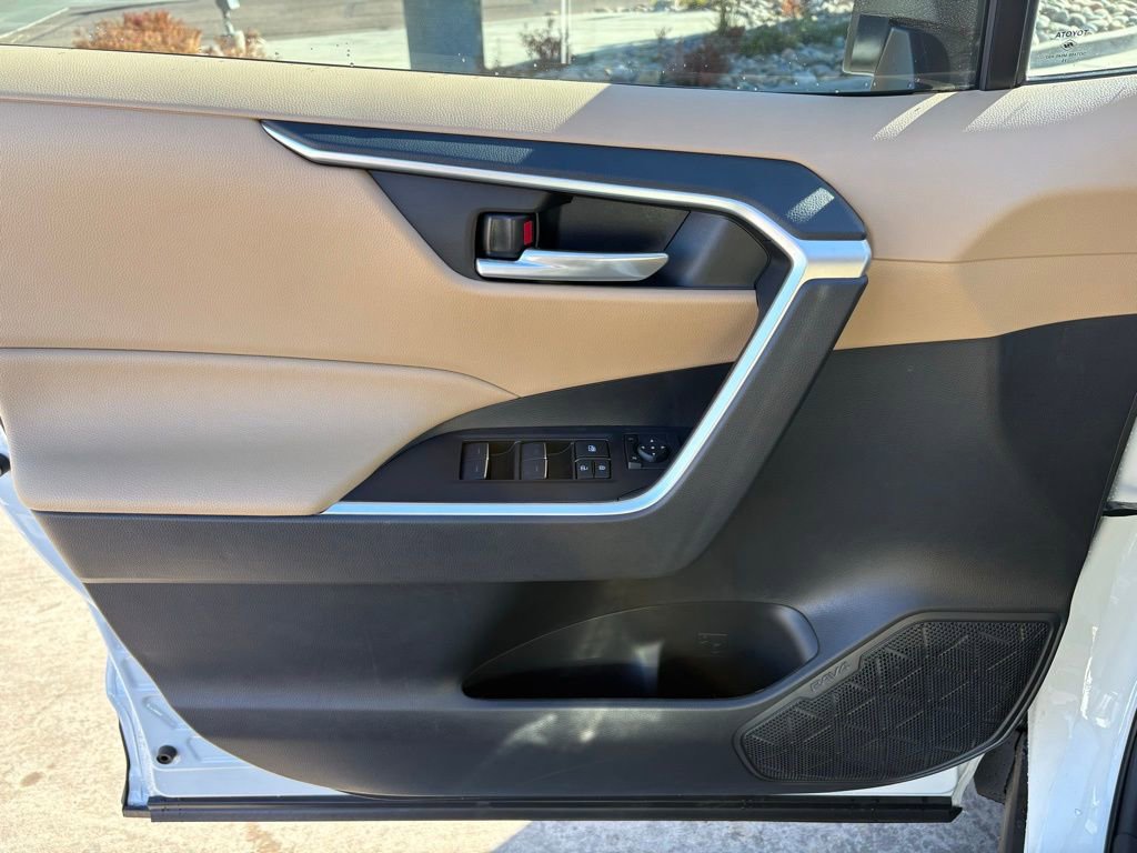 Used 2025 Toyota RAV4 XLE w/ Convenience Package image 10
