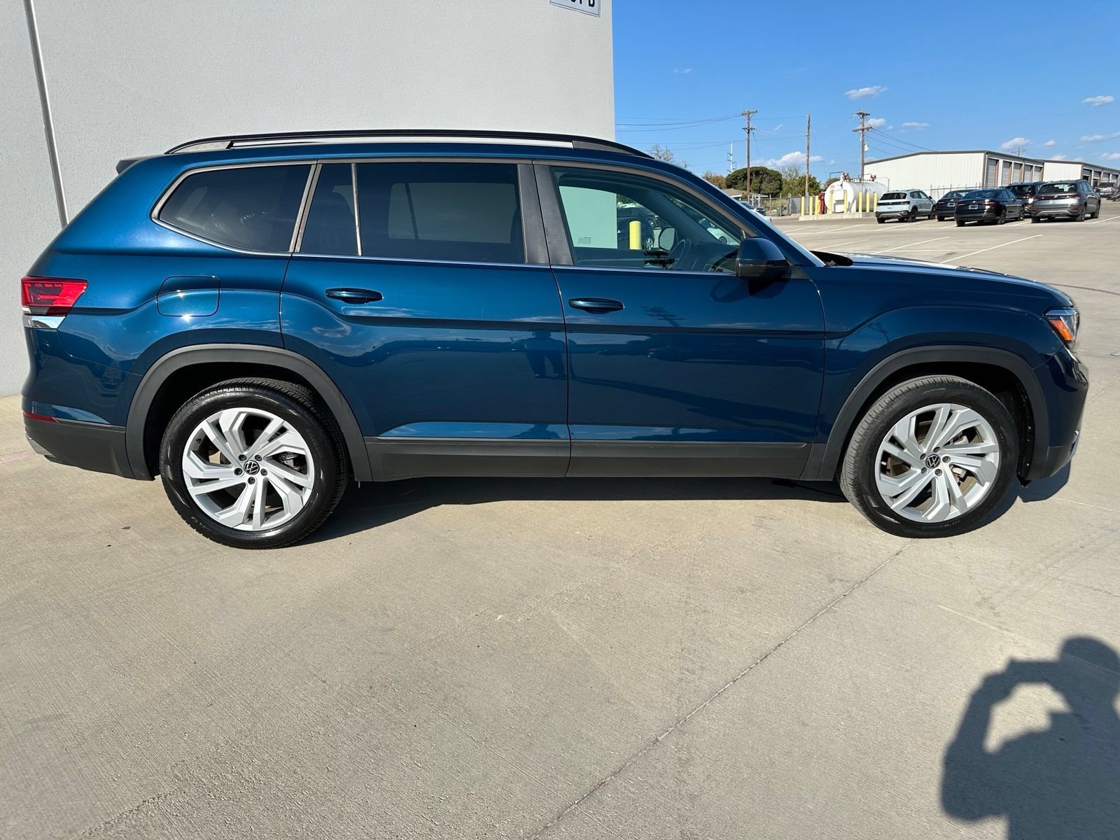Used 2023 Volkswagen Atlas SE w/ Panoramic Sunroof Package FWD image 8