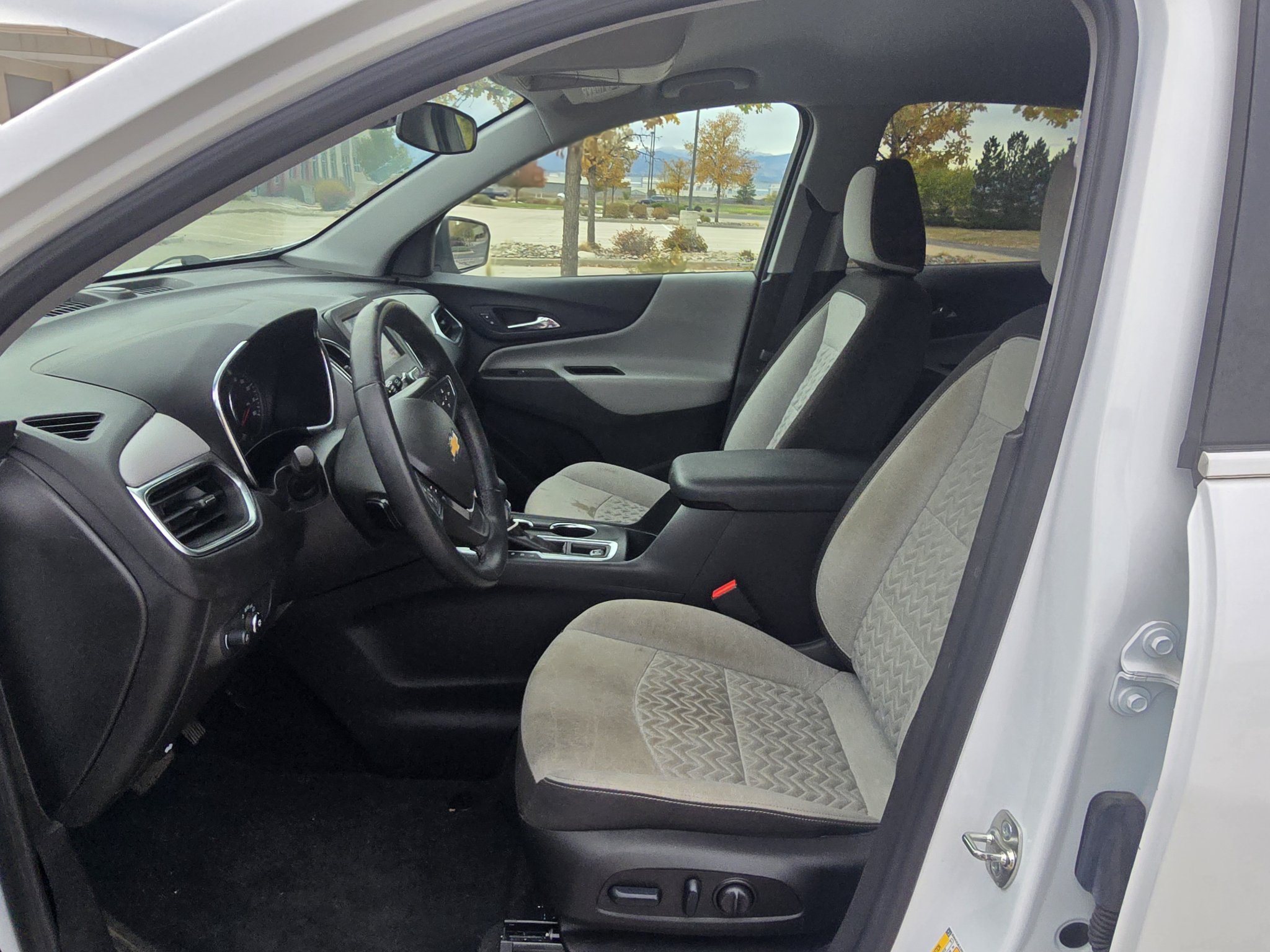 Used 2024 Chevrolet Equinox LT AWD/4WD image 12