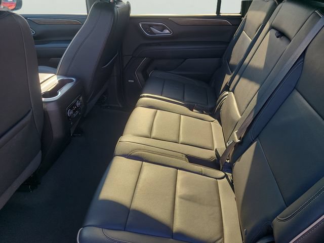 Used 2024 Chevrolet Suburban Premier RWD image 13