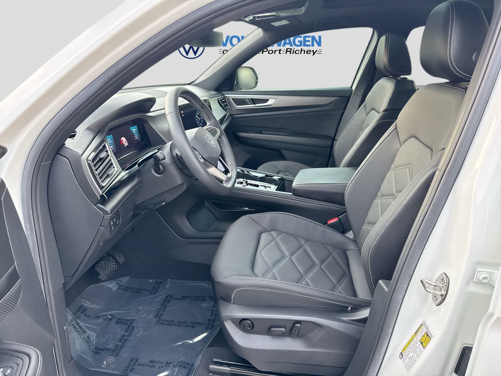 Used 2024 Volkswagen Atlas Cross Sport SE w/ Panoramic Sunroof Package FWD image 23
