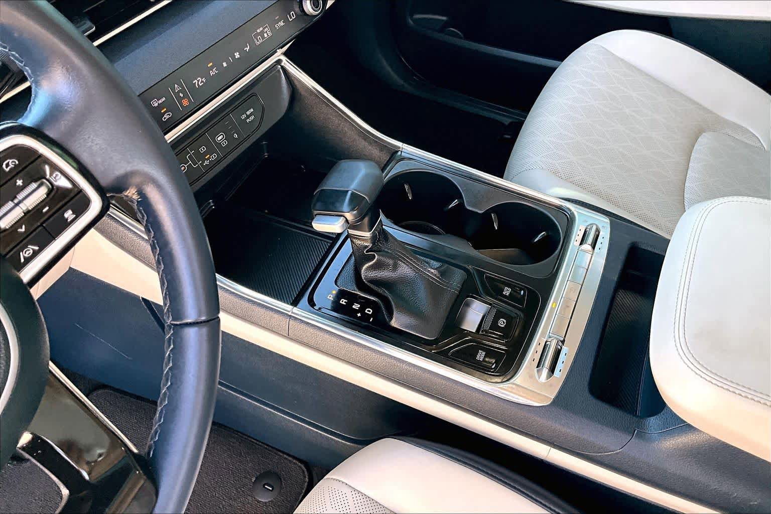 Used 2025 Kia Carnival SX image 17