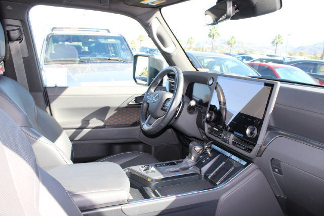 Certified 2025 Lexus GX 550 w/ Accessory Package (31) AWD/4WD image 5