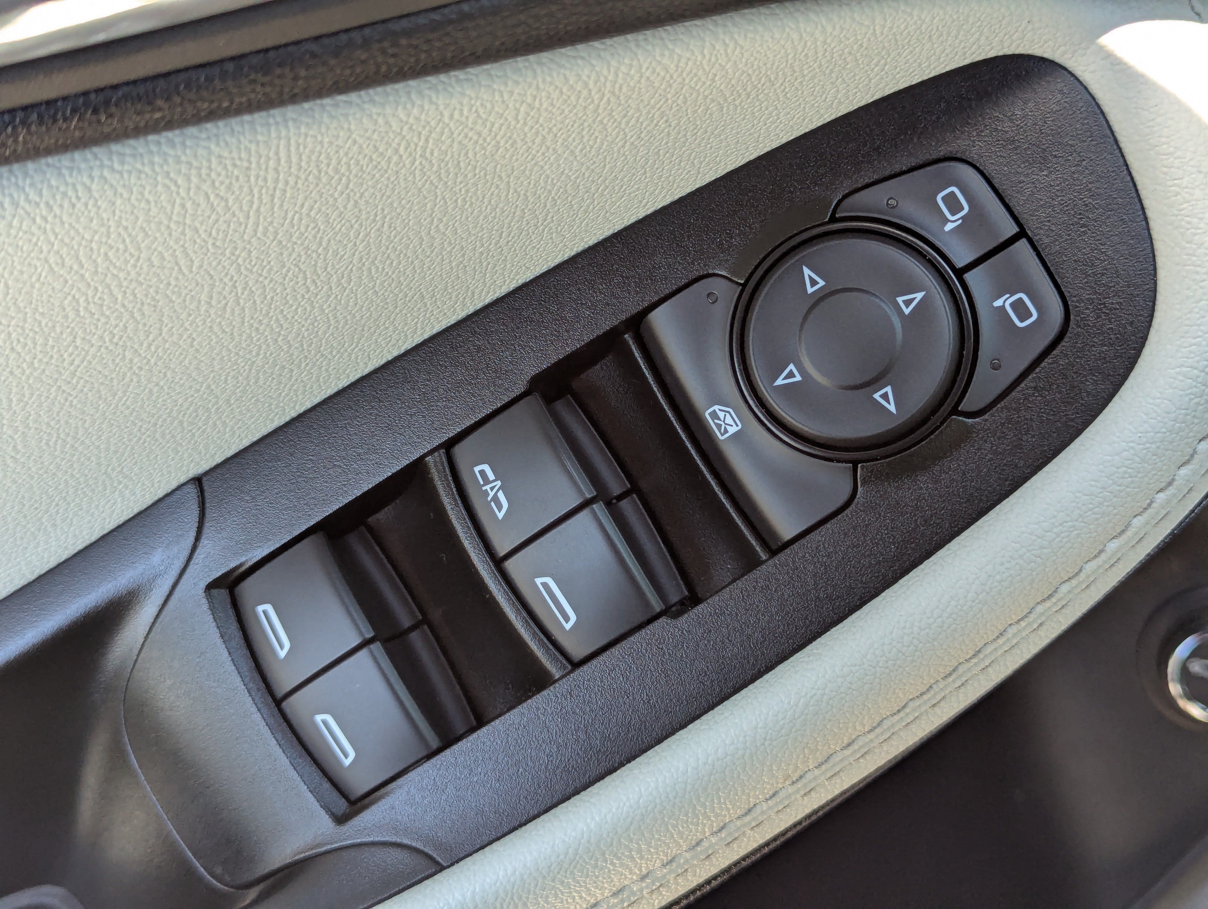 Used 2022 Buick Encore GX Essence w/ Advanced Technology Package FWD image 17