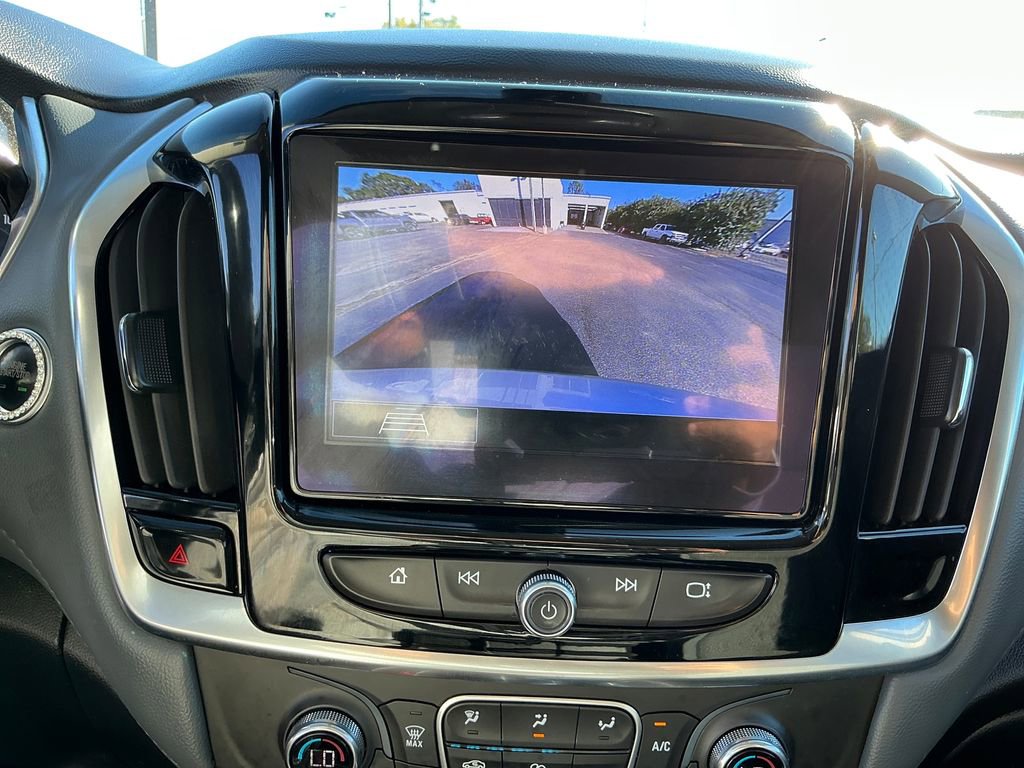 Used 2020 Chevrolet Traverse LT image 25