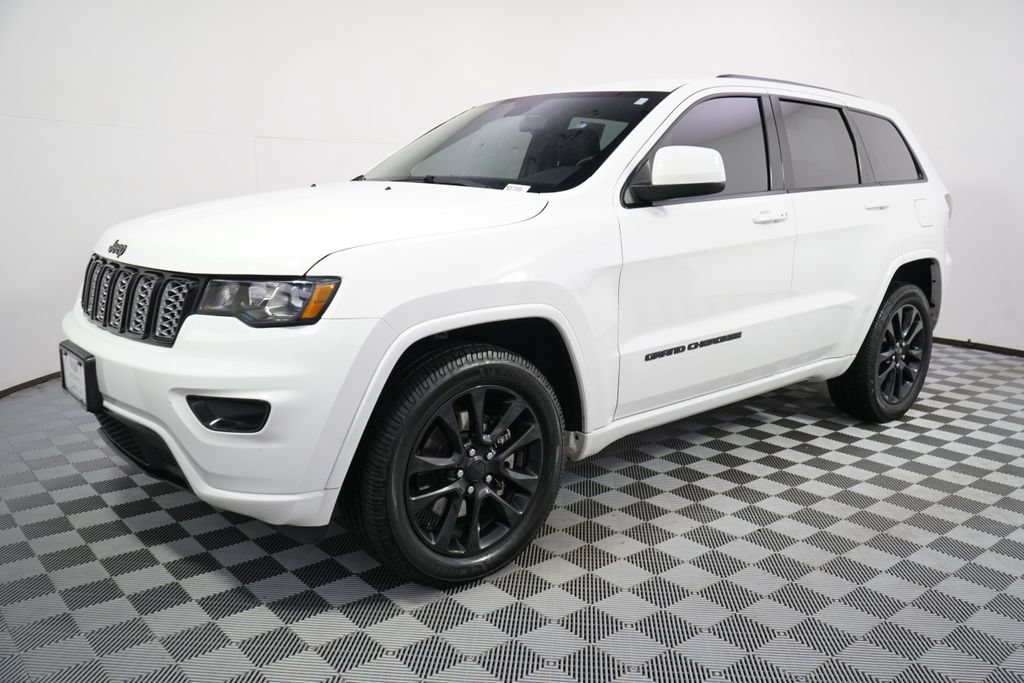 Used 2021 Jeep Grand Cherokee Laredo X AWD/4WD image 2