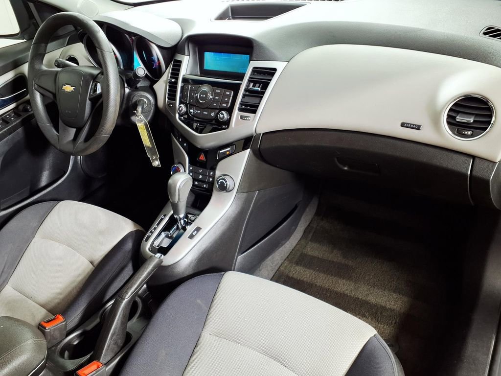 Used 2014 Chevrolet Cruze LS FWD image 13