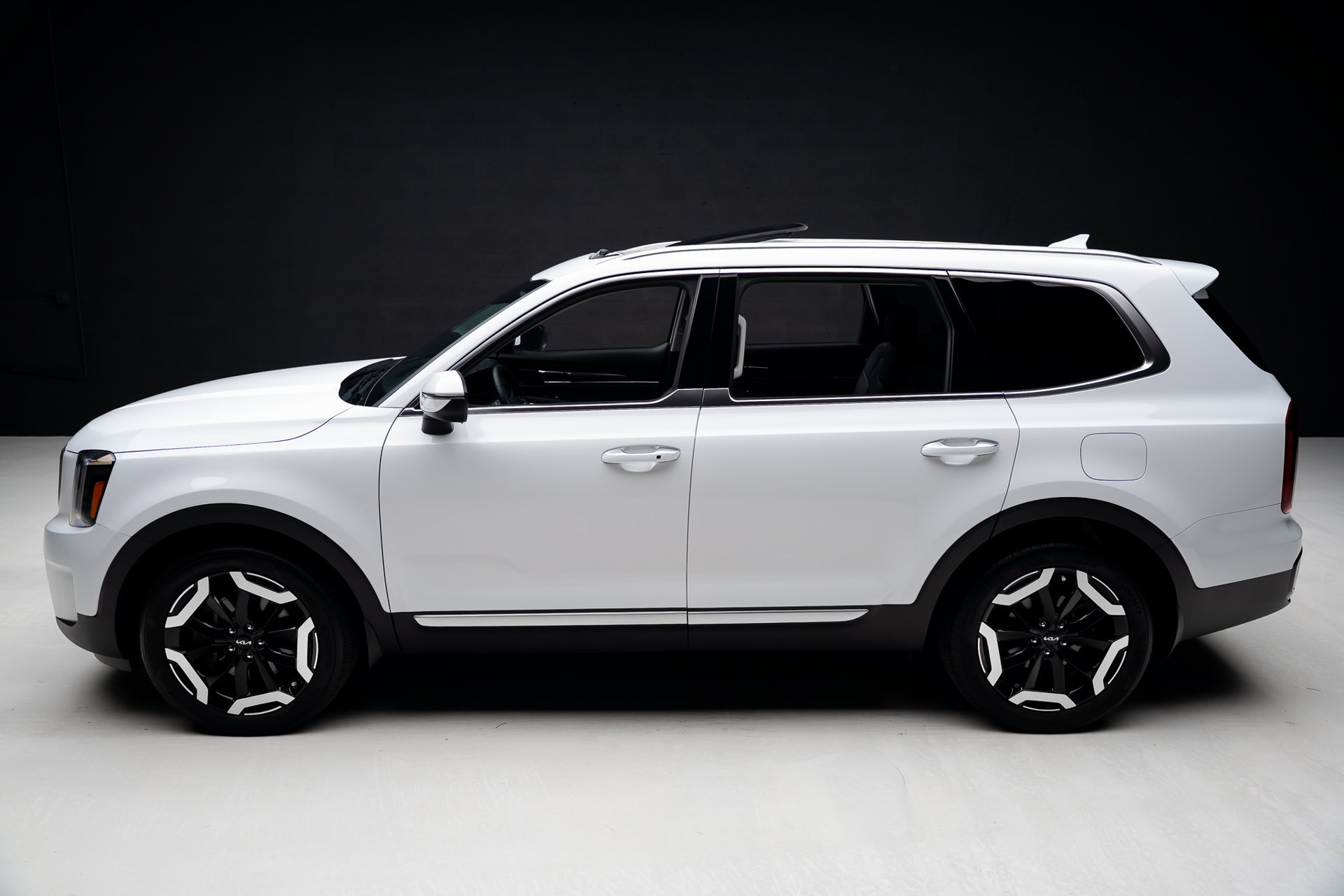 Used 2024 Kia Telluride S w/ S Sunroof Package FWD image 16
