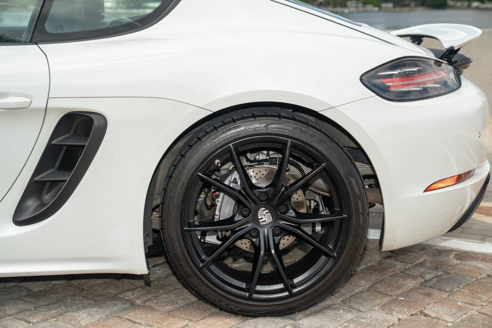 Used 2018 Porsche 718 Cayman RWD image 15