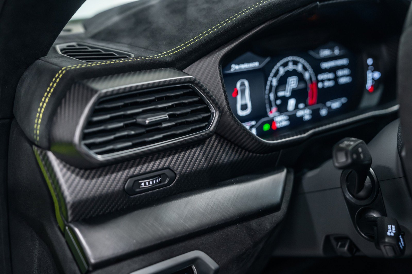 Used 2024 Lamborghini Urus Performante AWD/4WD image 19