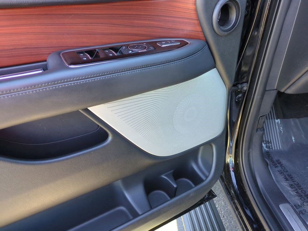 Used 2024 Lincoln Navigator Reserve AWD/4WD image 12