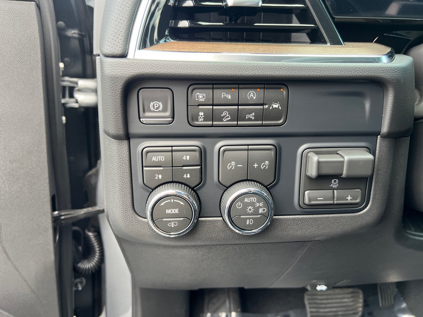 New 2026 Chevrolet Tahoe High Country AWD/4WD image 12