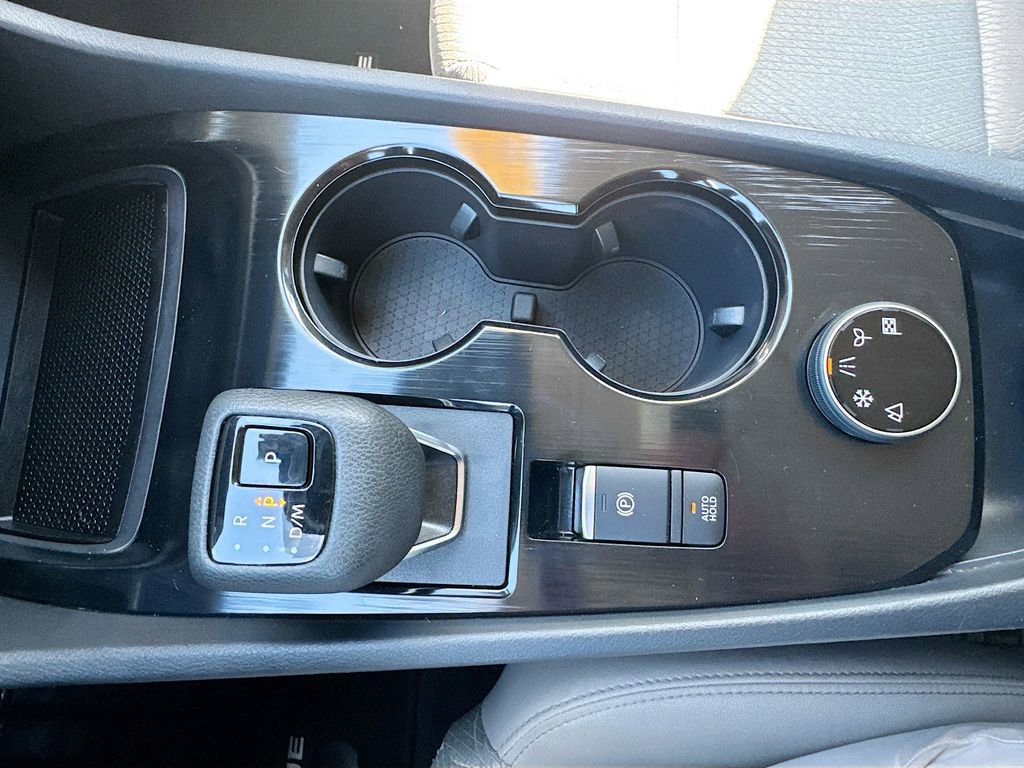 Used 2025 Nissan Rogue SV image 18