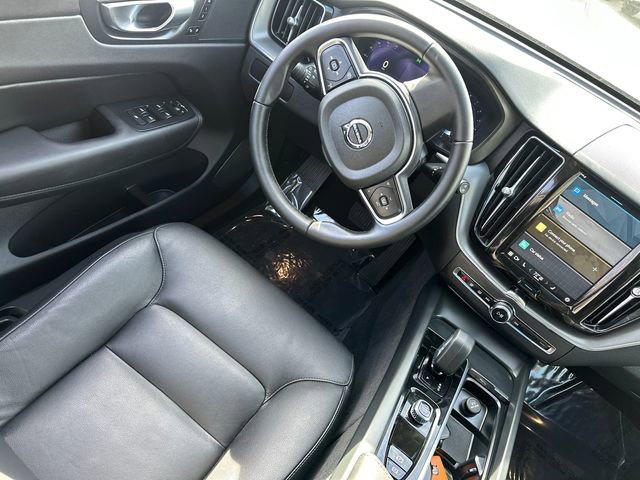 Used 2024 Volvo XC60 B5 Core image 19