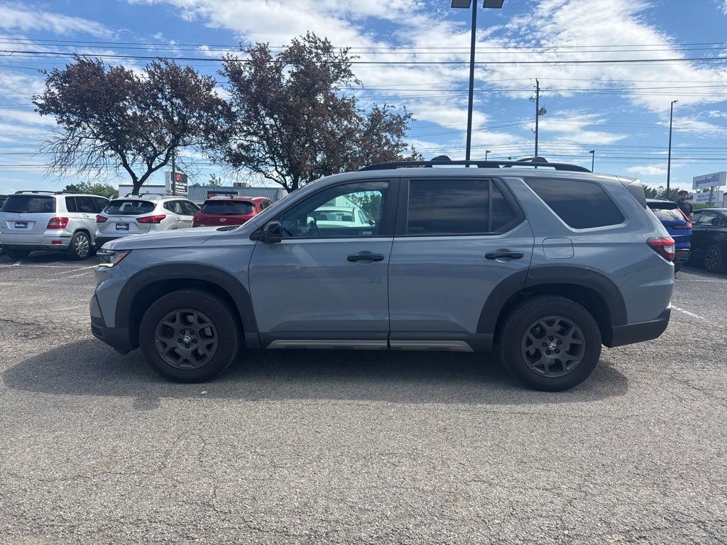Used 2023 Honda Pilot TrailSport image 2