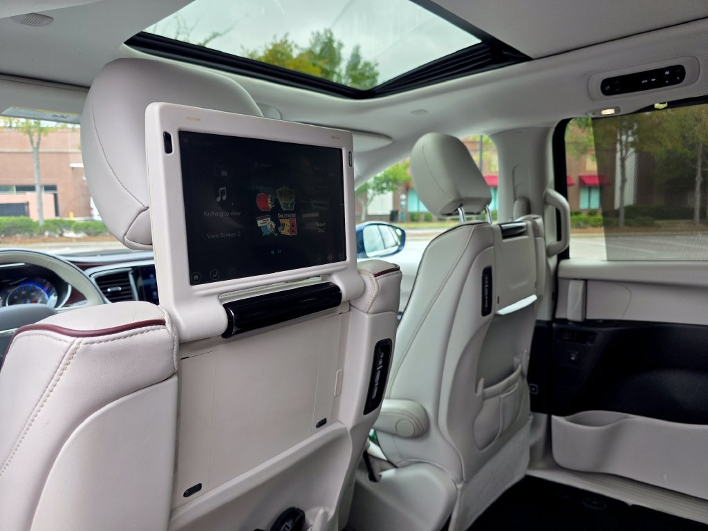 Used 2017 Chrysler Pacifica Limited FWD image 27