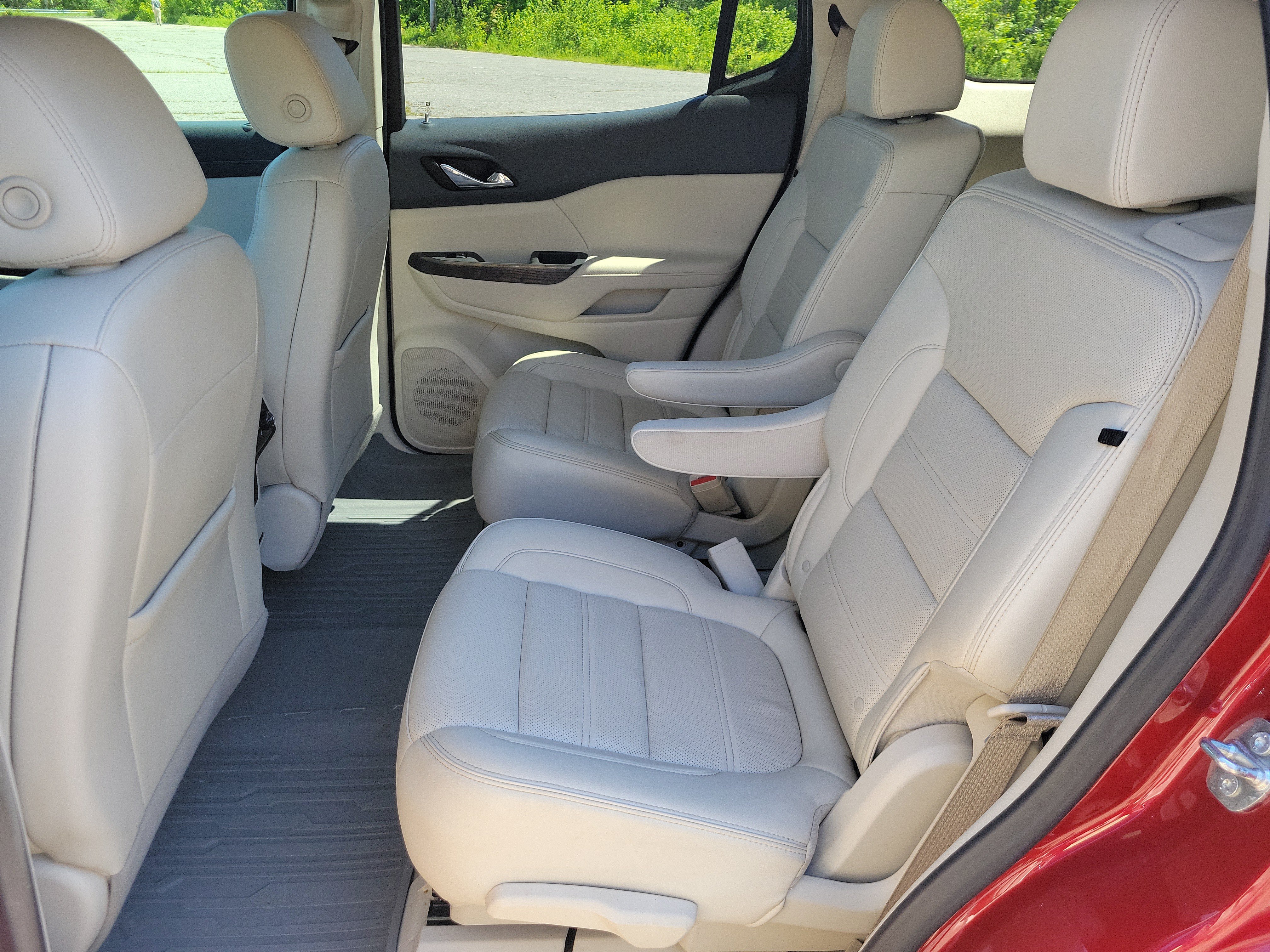 Used 2022 GMC Acadia Denali w/ Denali Ultimate Package AWD/4WD image 16