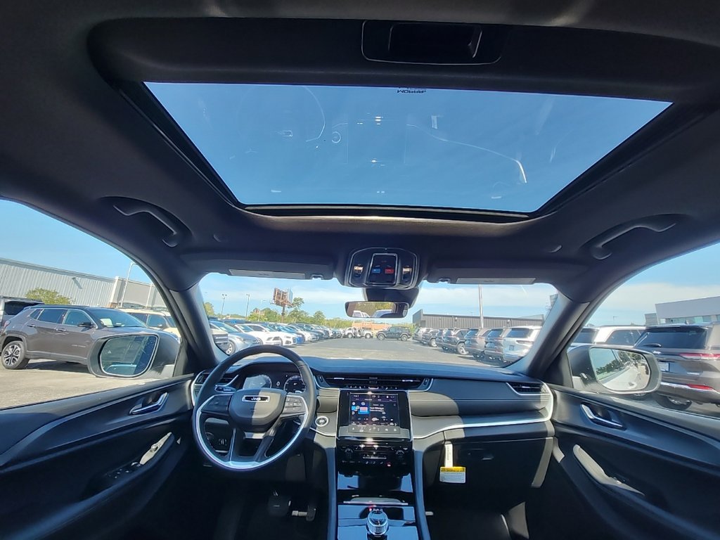 New 2026 Jeep Grand Cherokee Laredo X RWD image 4