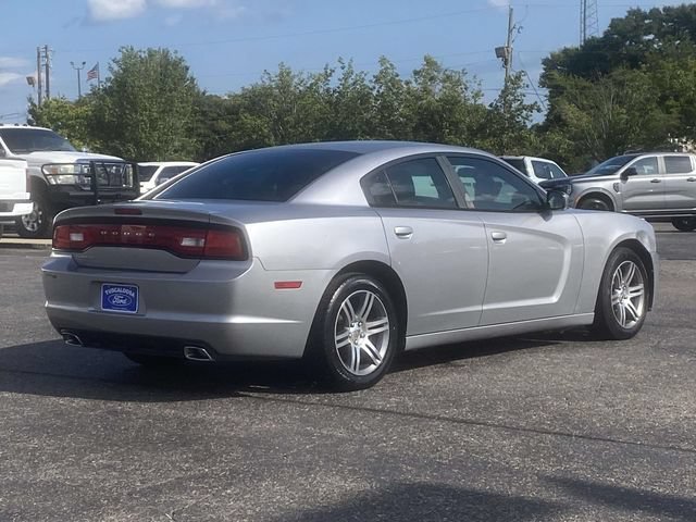 Used 2013 Dodge Charger SE RWD image 3