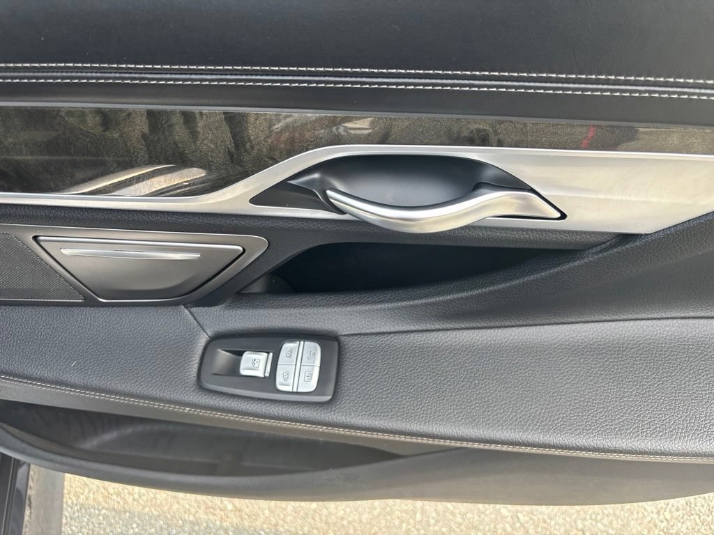 Used 2017 BMW 740i xDrive AWD/4WD image 31
