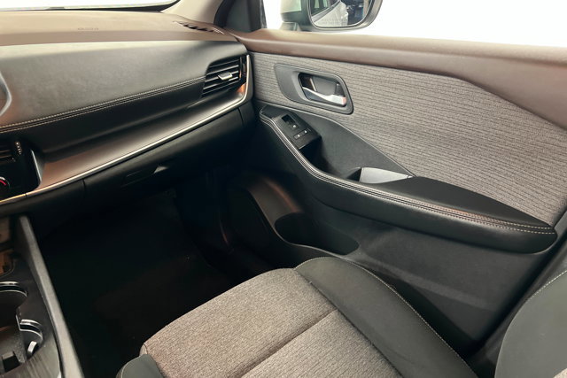 Used 2021 Nissan Rogue SV image 10