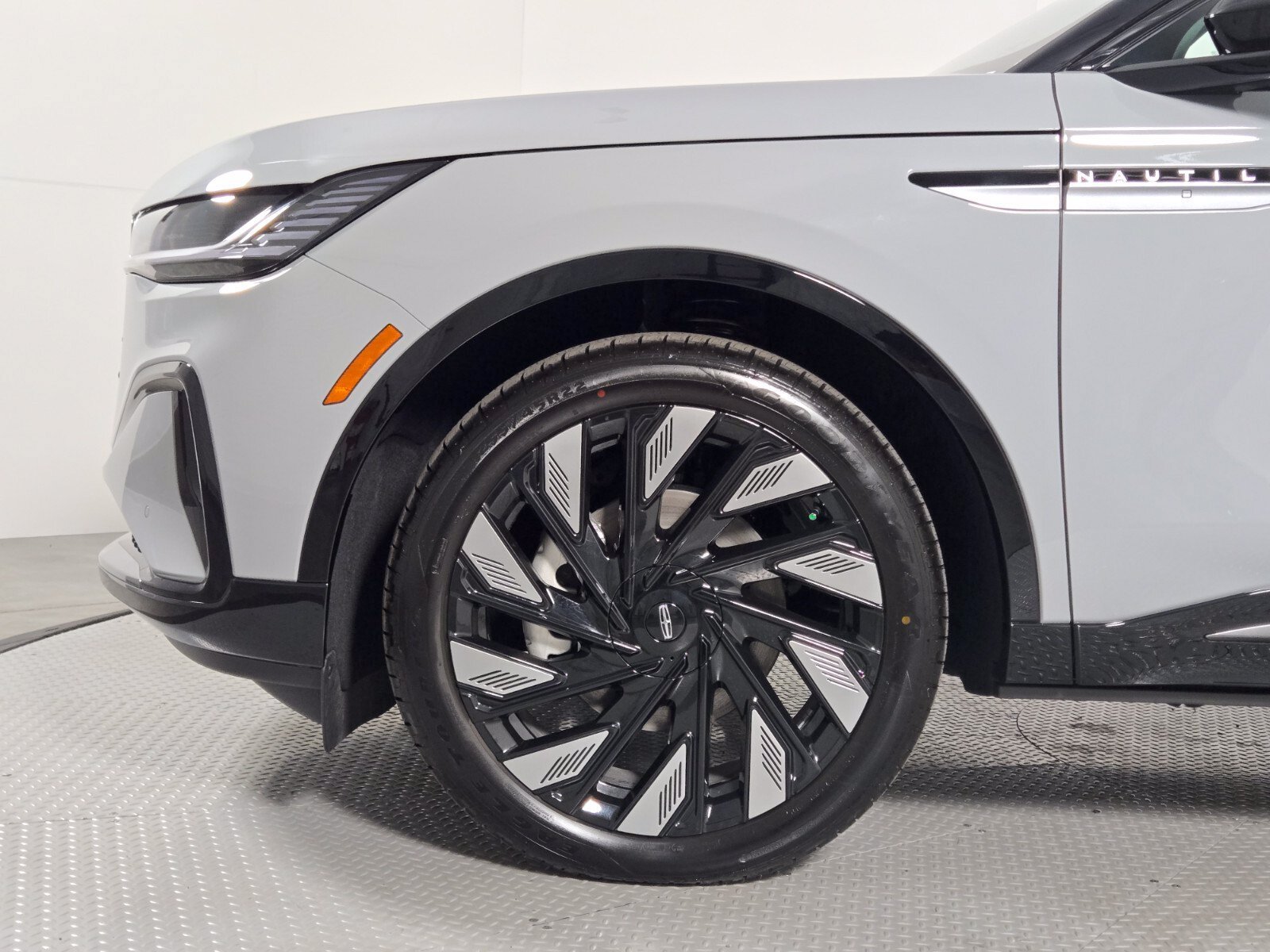 New 2026 Lincoln Nautilus Reserve w/ Jet Appearance Package AWD/4WD image 11