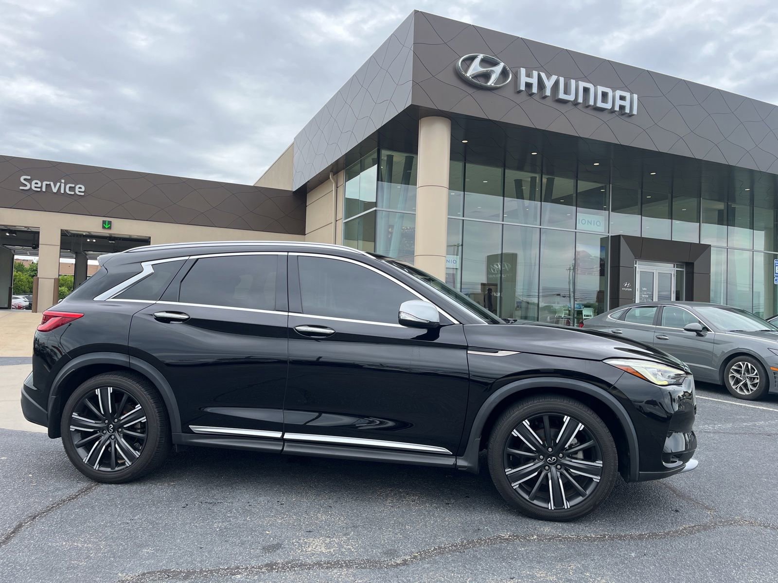 Used 2021 INFINITI QX50 Luxe w/ Appearance Package FWD image 1