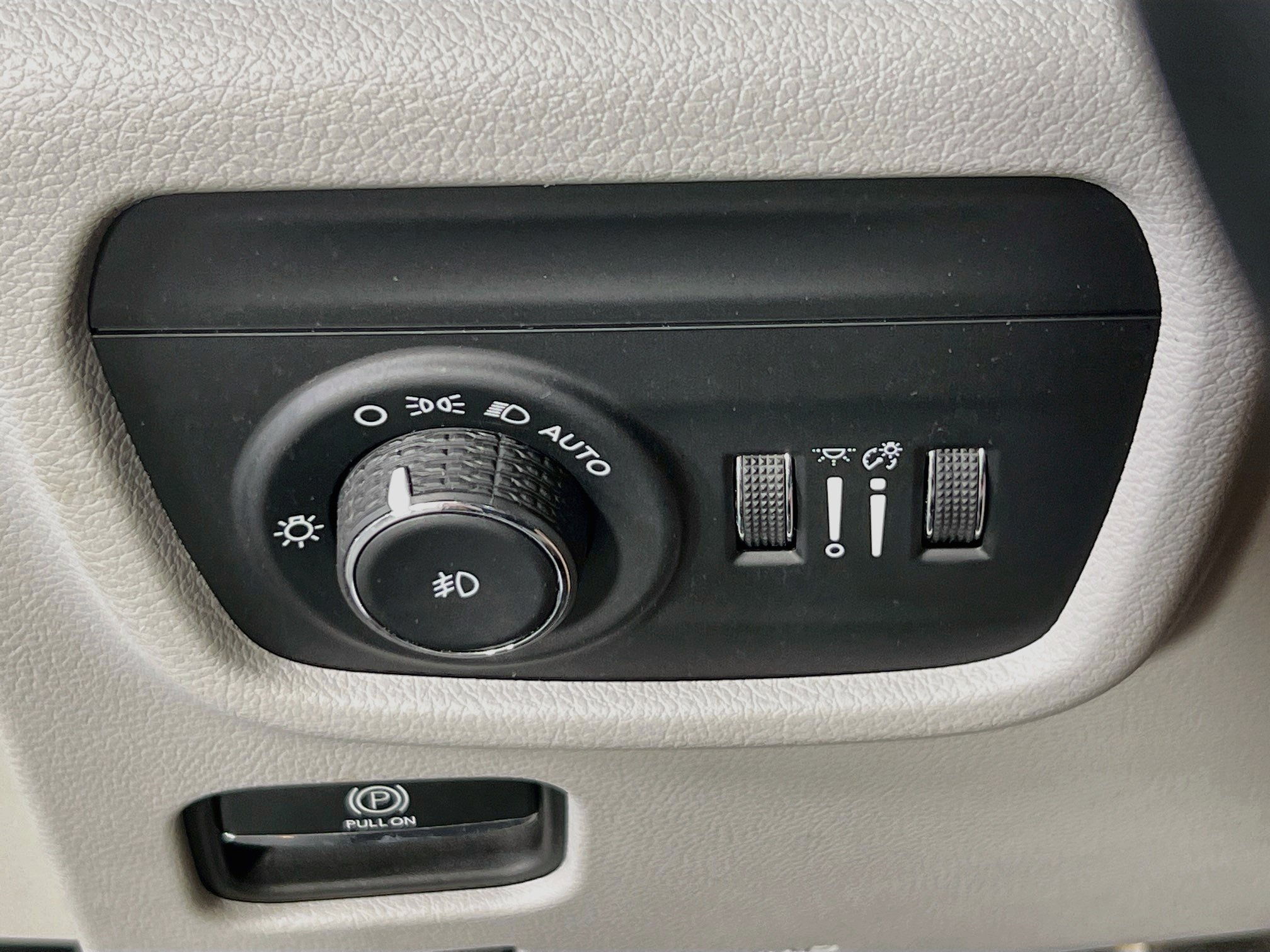 Used 2022 Jeep Grand Cherokee L Overland w/ Advanced Protech Group III AWD/4WD image 10