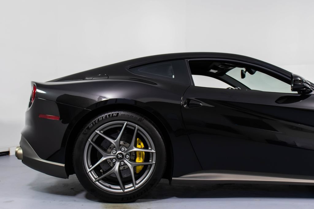 Used 2014 Ferrari F12 Berlinetta RWD image 17