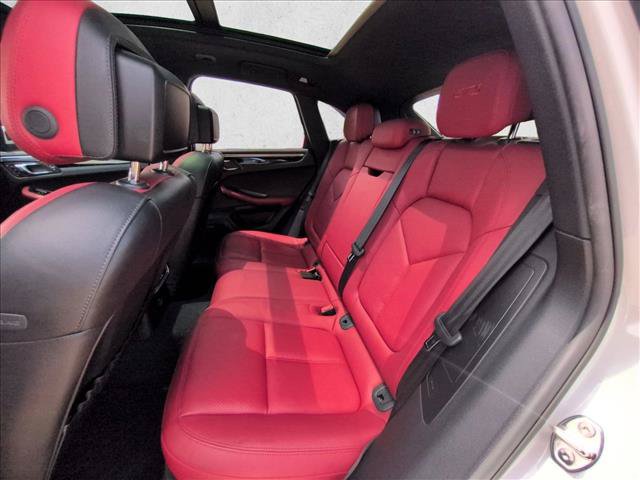 Used 2017 Porsche Macan GTS AWD/4WD image 19