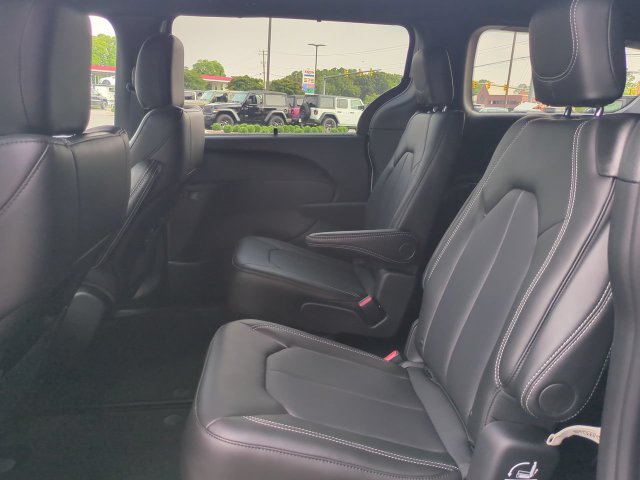 New 2027 Chrysler Pacifica LX FWD image 14