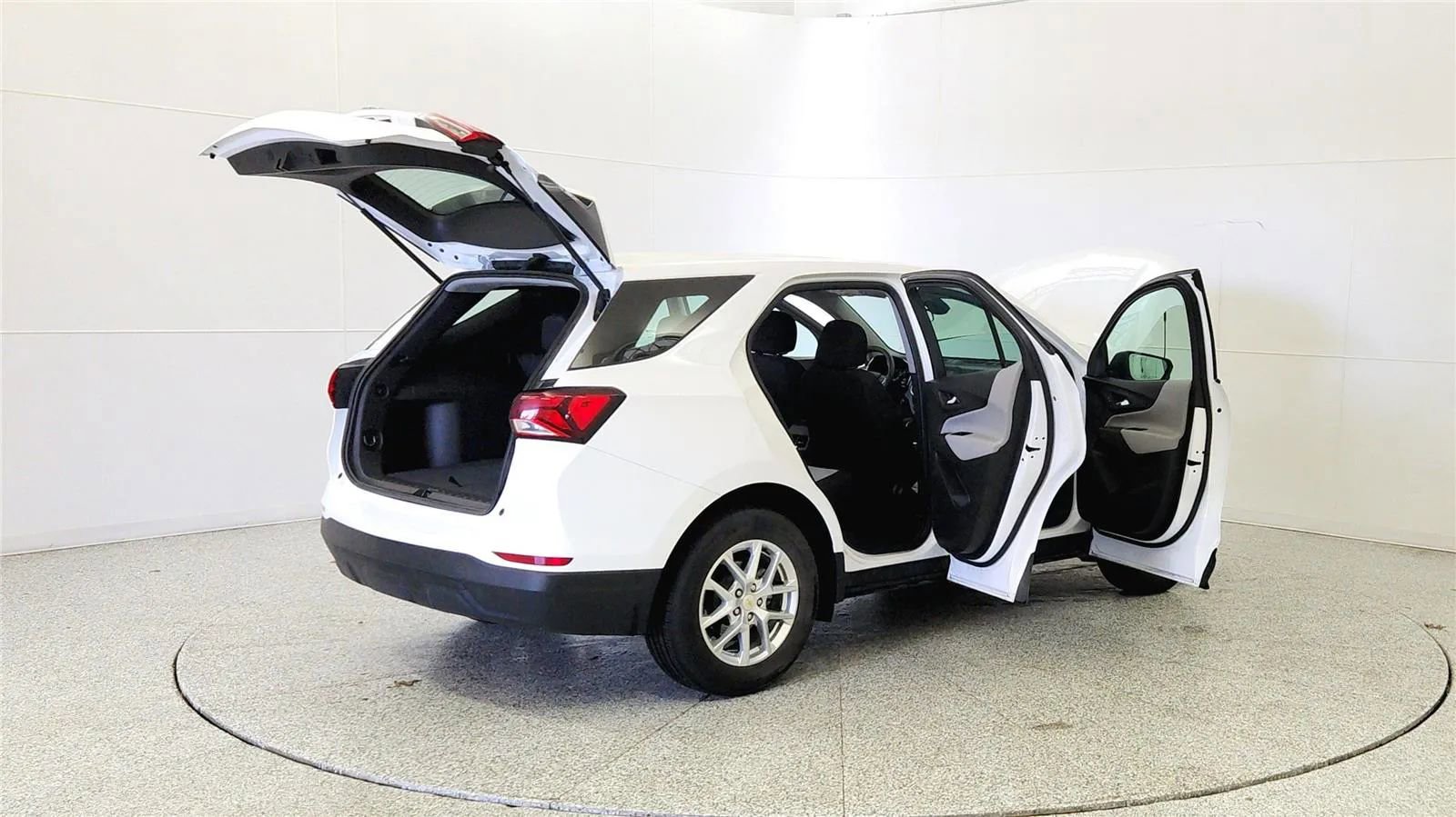 Used 2024 Chevrolet Equinox LS FWD image 12