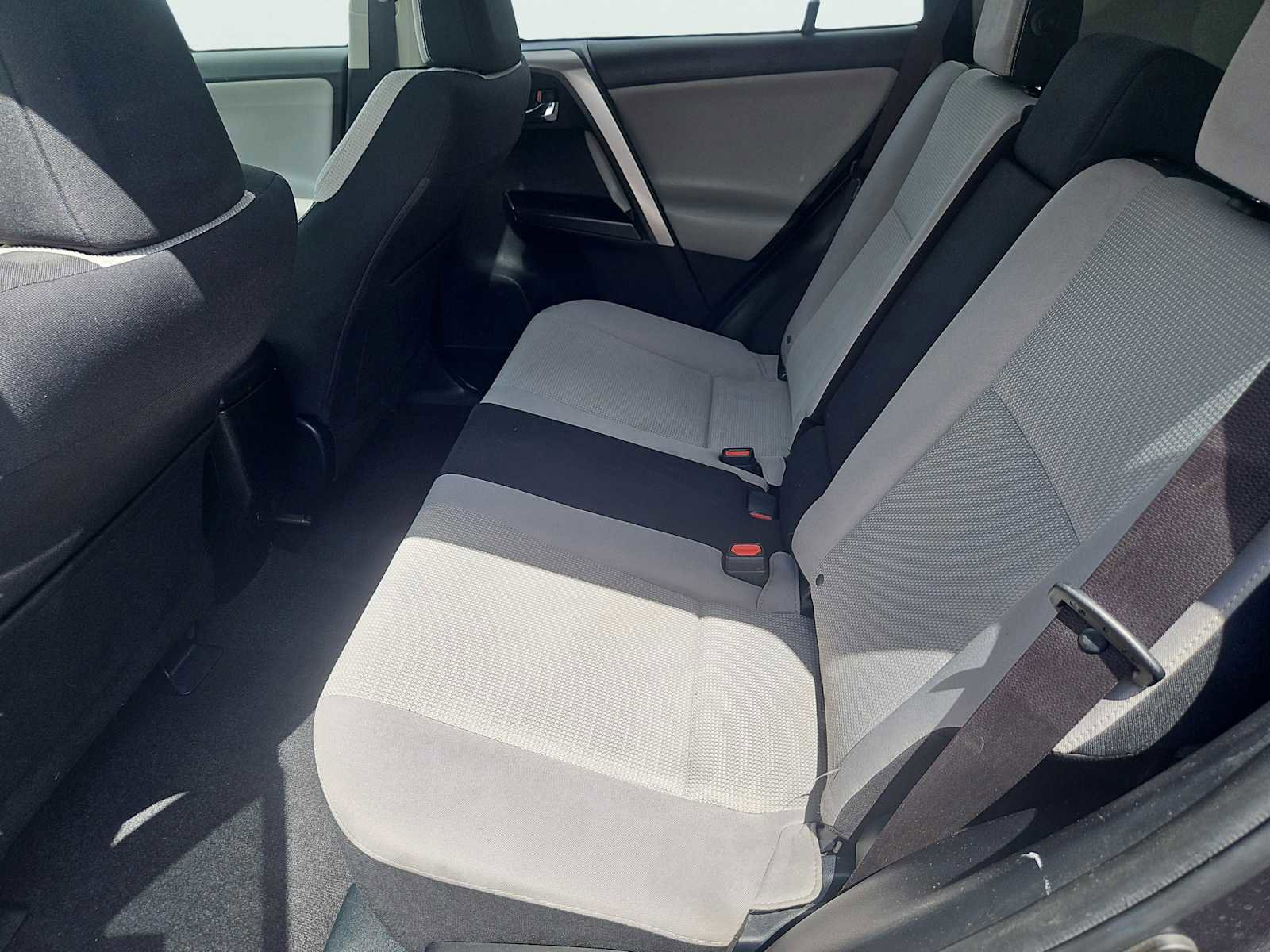 Used 2016 Toyota RAV4 XLE AWD/4WD image 27