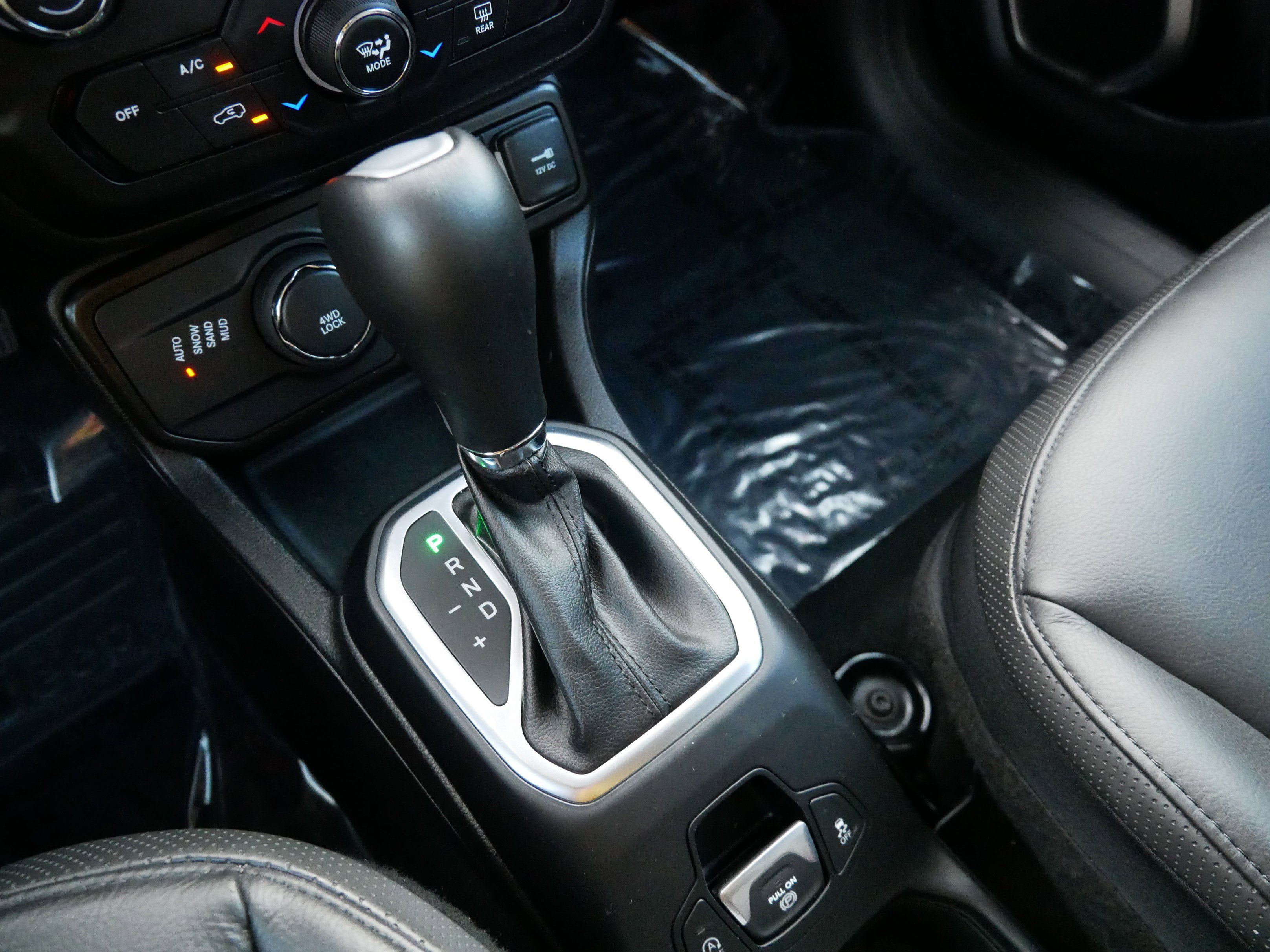 Used 2023 Jeep Renegade Limited image 24