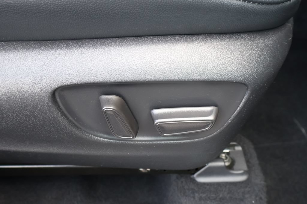 Used 2022 Toyota Highlander XSE FWD image 43