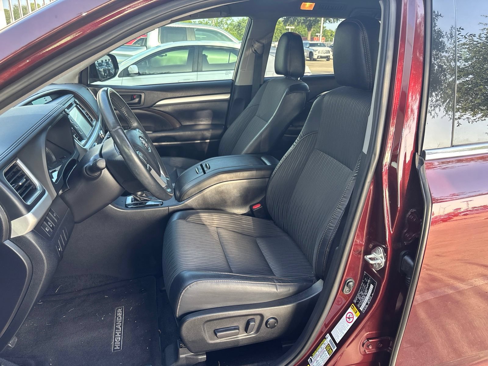 Used 2019 Toyota Highlander Plus FWD image 14