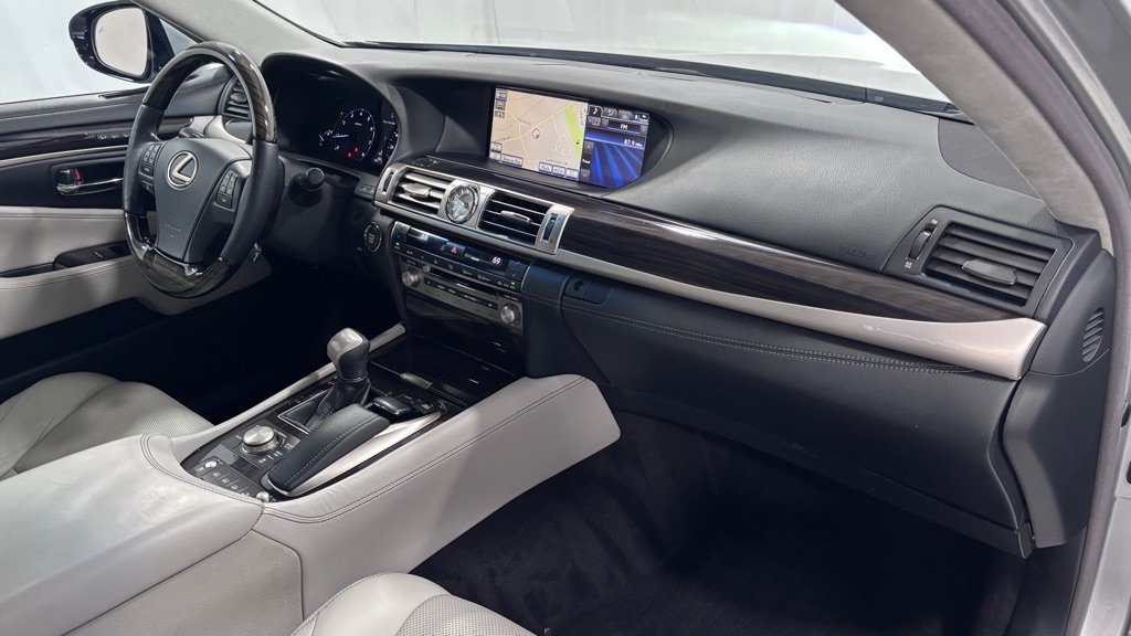 Used 2013 Lexus LS 460 AWD w/ Ultra Luxury Pkg image 18