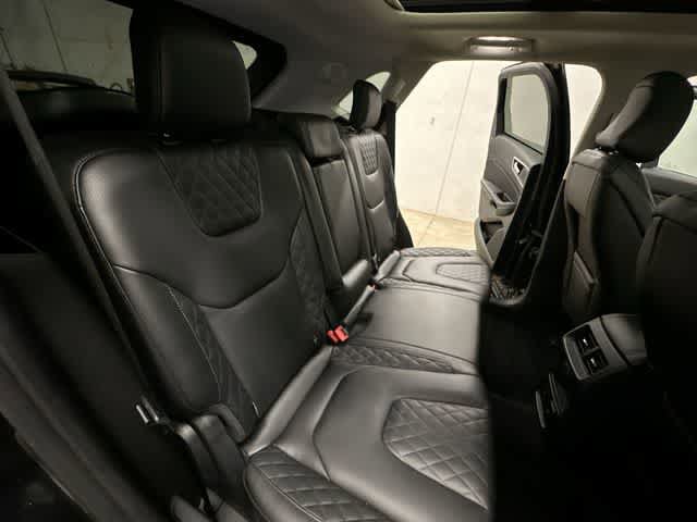 Used 2024 Ford Edge Titanium w/ Equipment Group 301A AWD/4WD image 26