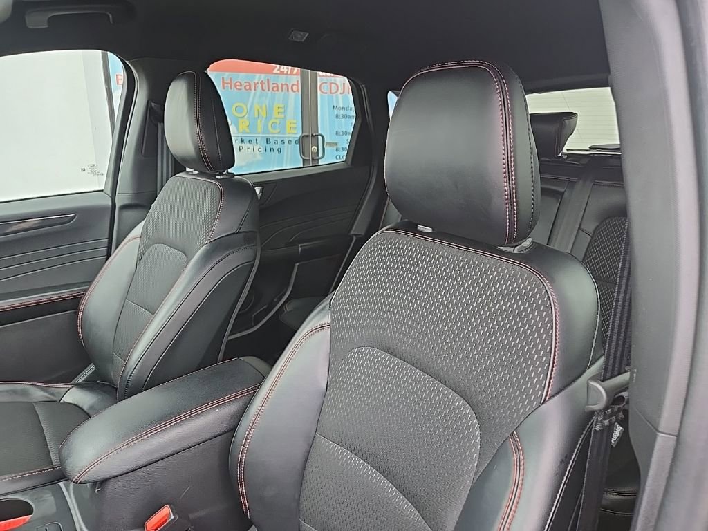 Used 2025 Ford Escape ST-Line image 32