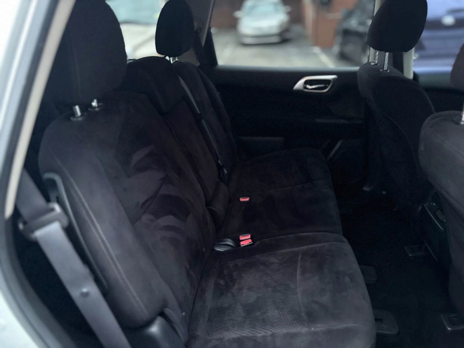 Used 2013 Nissan Pathfinder SV FWD image 19