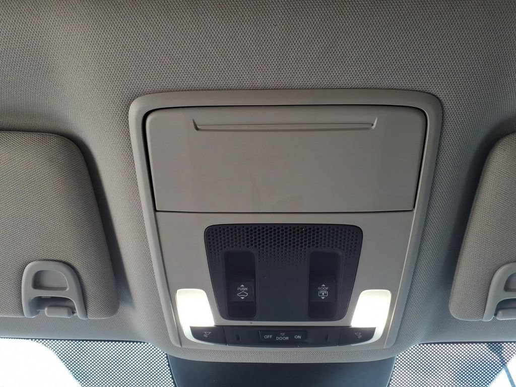 Used 2024 Honda Pilot Touring image 22