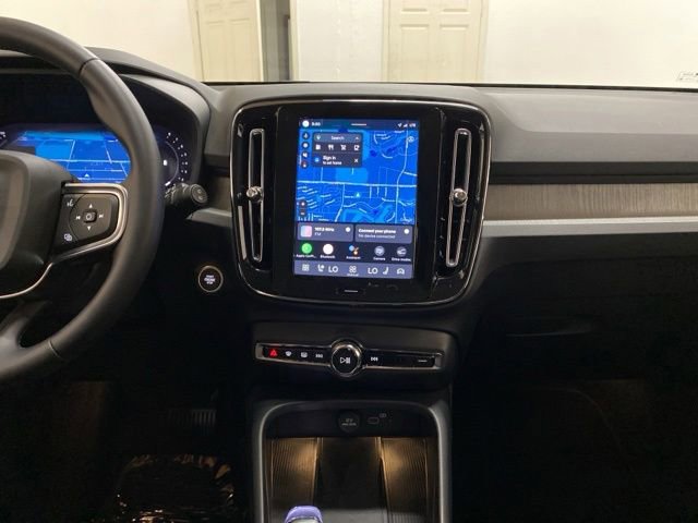 Used 2025 Volvo XC40 B5 Plus AWD/4WD image 16