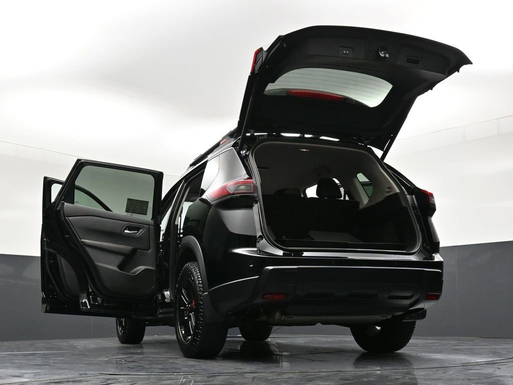 Used 2025 Nissan Rogue SV w/ Rock Creek Premium Package image 39