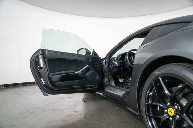 Used 2015 Ferrari F12 Berlinetta RWD image 14